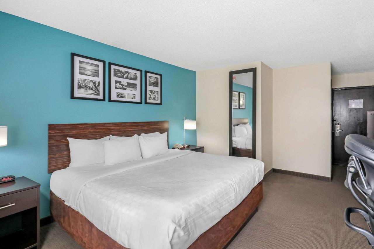 Clarion Inn & Suites Dfw North Irving Exterior photo