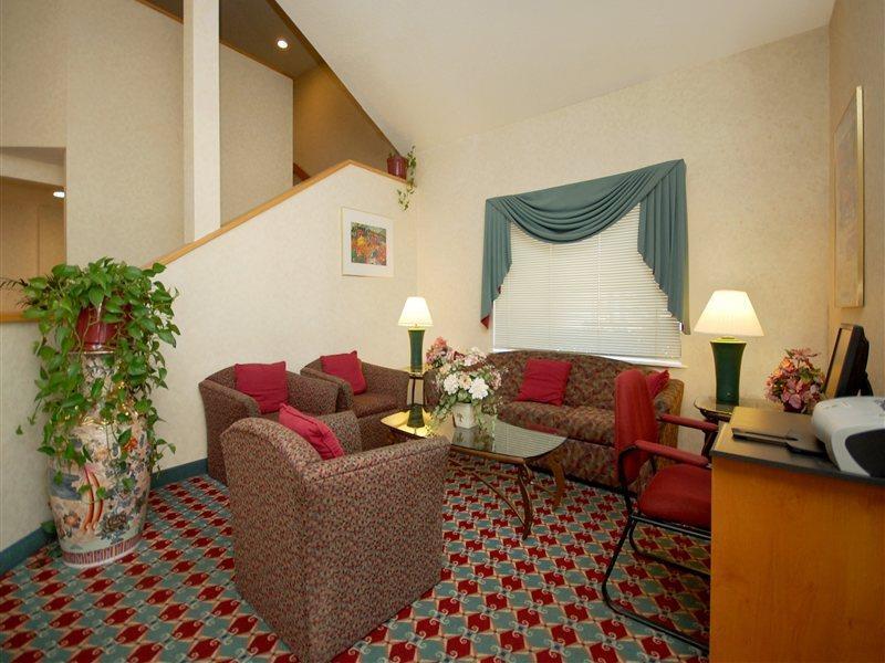Clarion Inn & Suites Dfw North Irving Exterior photo