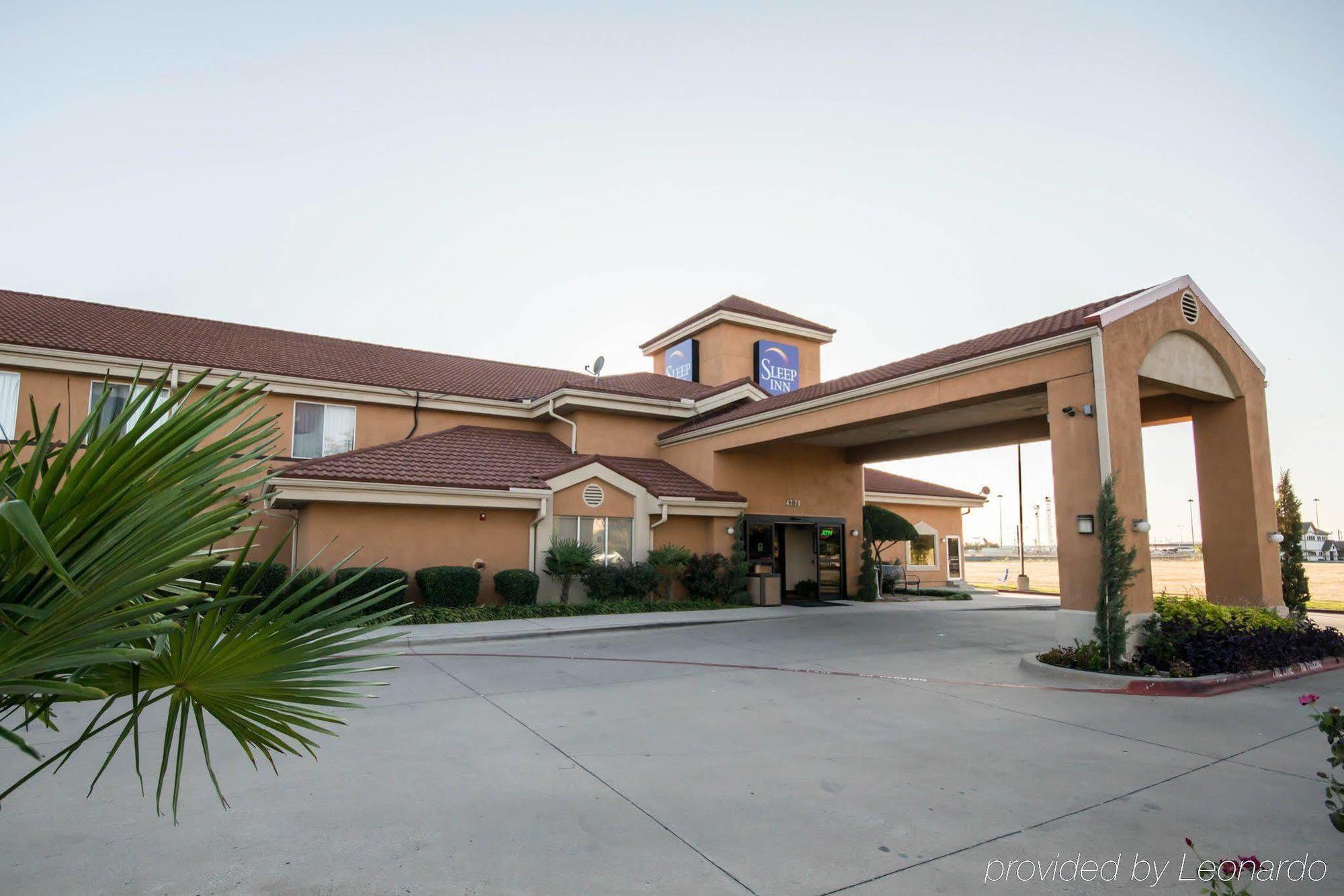 Clarion Inn & Suites Dfw North Irving Exterior photo