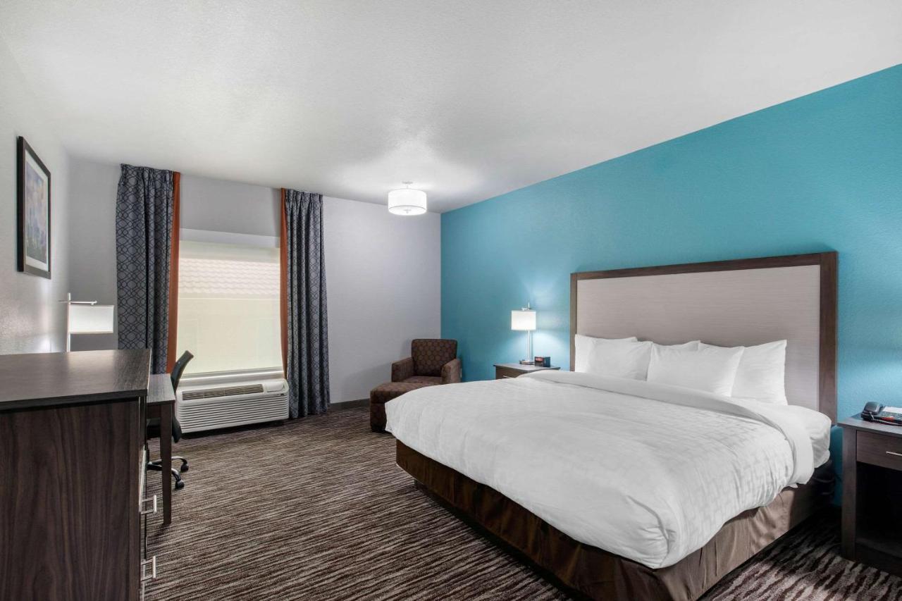 Clarion Inn & Suites Dfw North Irving Exterior photo