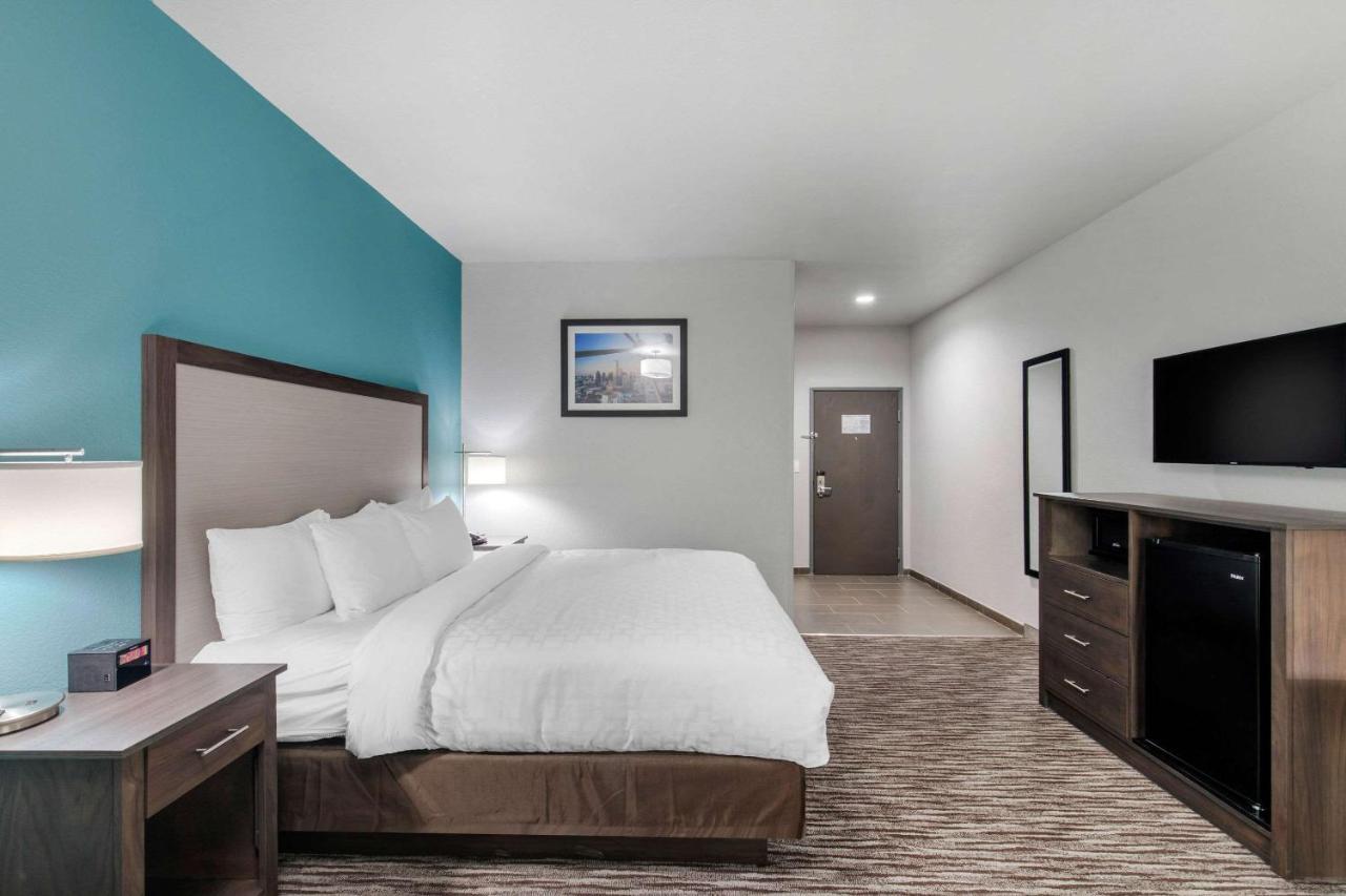 Clarion Inn & Suites Dfw North Irving Exterior photo