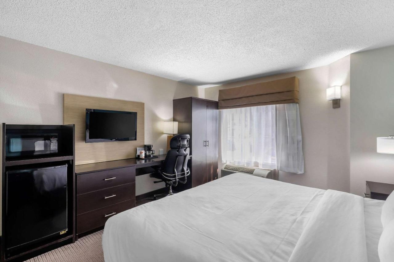 Clarion Inn & Suites Dfw North Irving Exterior photo